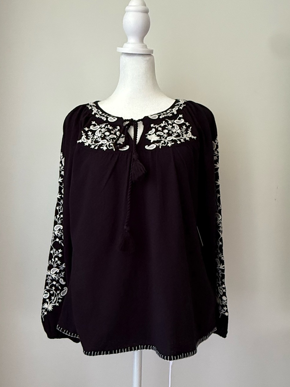 Lucky Brand Women’s S Embroidered Peasant Blouse Black Long Sleeve NWT
